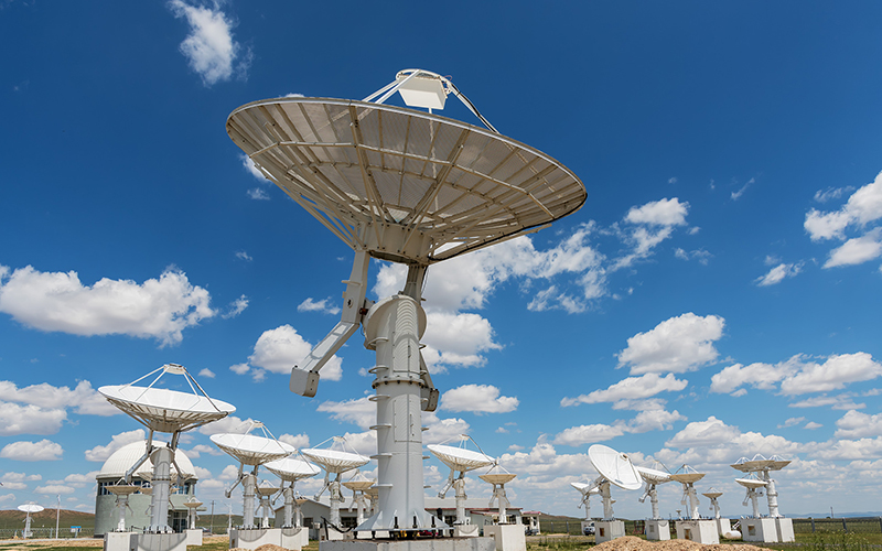 卫星碟形通信塔